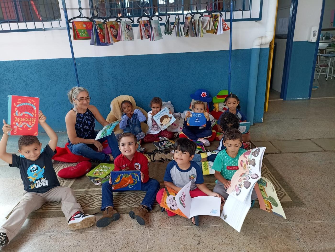 A Escola Valdir Pereira Araújo desenvolveu o projeto dia do livro infantil, com atividades lúdicas e atrativas
