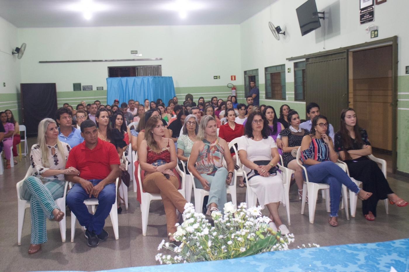 Posse dos aprovados no concurso na área da educação